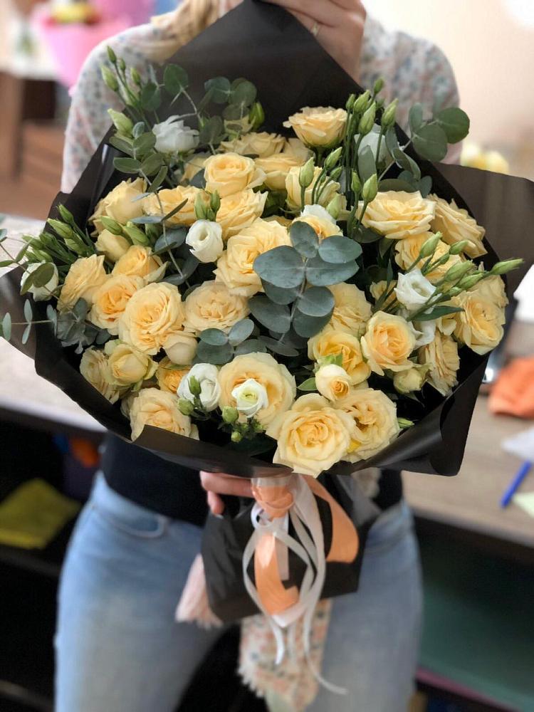 Букет цветов из: Розы и Лизиантусы в Гамово