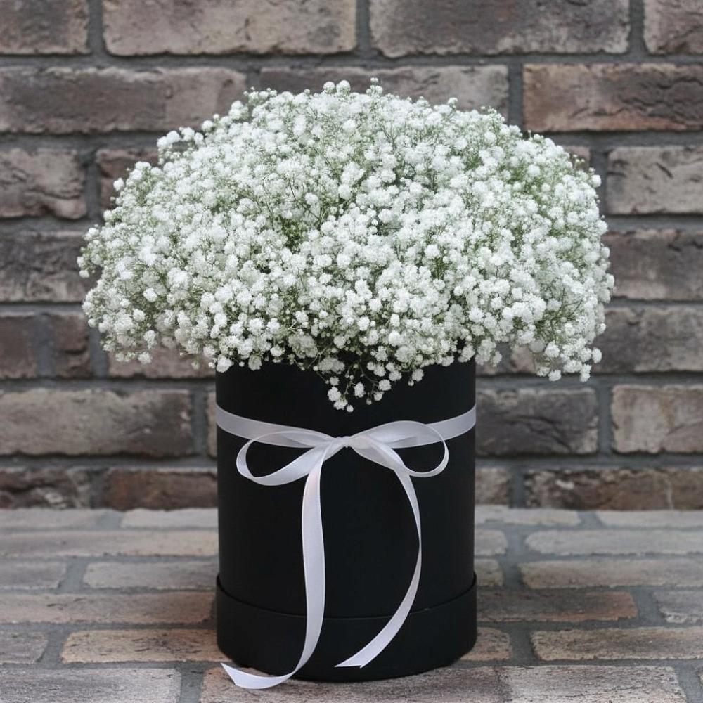 Цветочная композиция из Гипсофила в шляпной коробке в Гамово