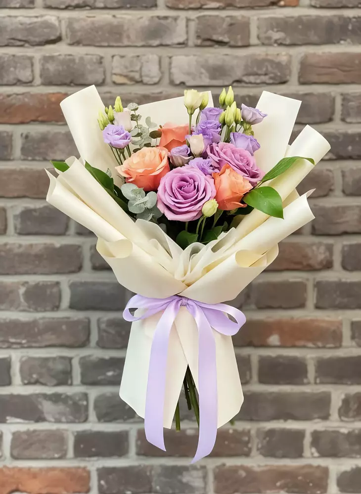 Букет цветов из: Лизиантусы и Розы в Гамово