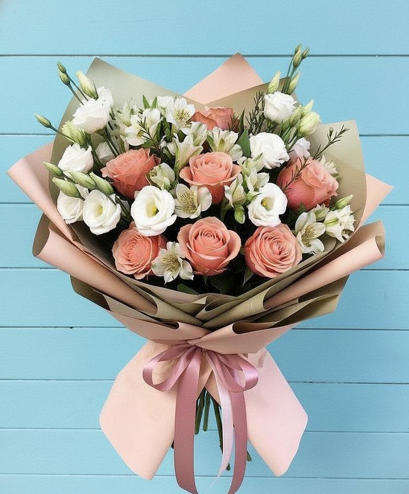 Букет цветов из: Розы, Альстромерии и Лизиантусы в Гамово