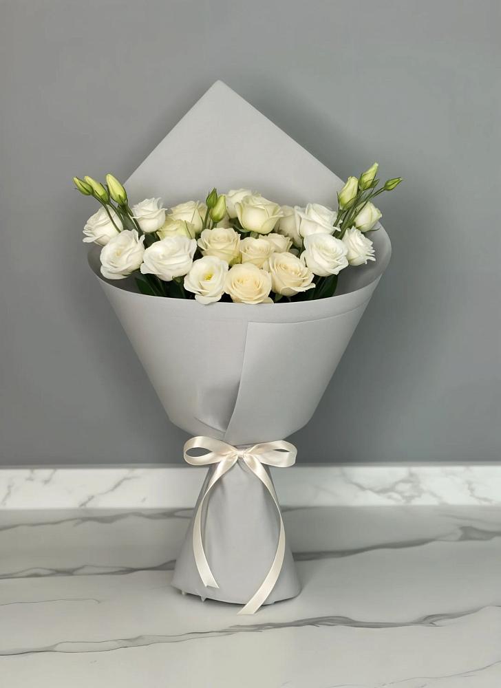 Букет цветов из: Розы и Лизиантусы в Гамово