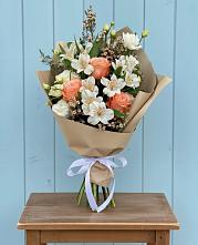 Букет цветов из:  Альстромерии, Лизиантусы, Розы и Хризантемы в Гамово