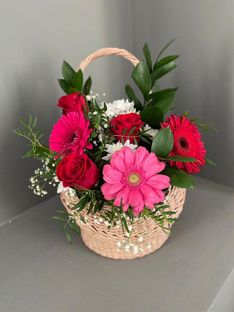 Цветочная композиция из Розы, Хризантемы и Герберы в корзине в Гамово