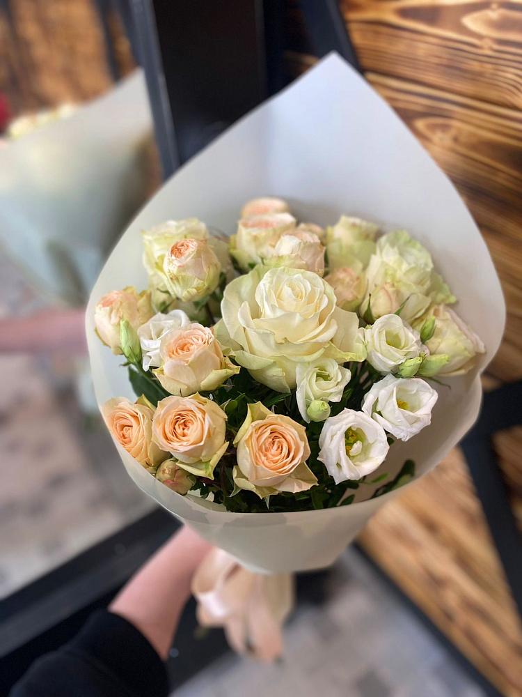 Букет цветов из: Розы и Лизиантусы в Гамово